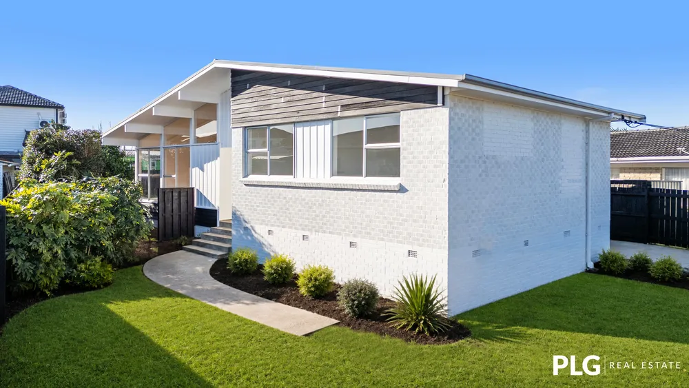Photos of 12 Farnborough Crescent