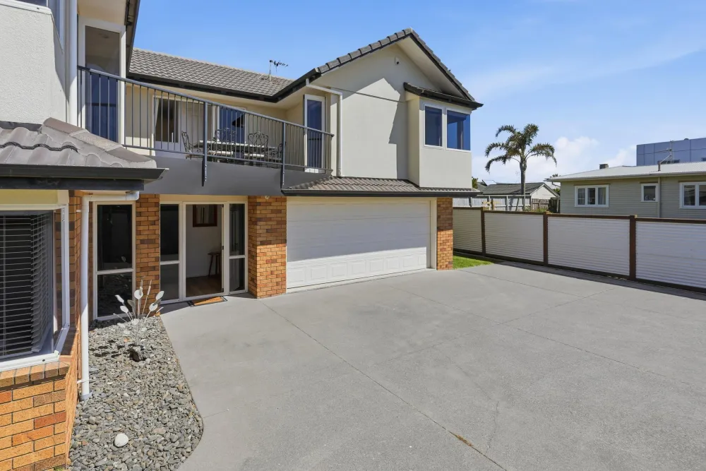 Photos of 584B Papamoa Beach Road