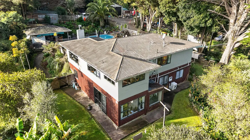 Photos of 1242 East Coast Road
