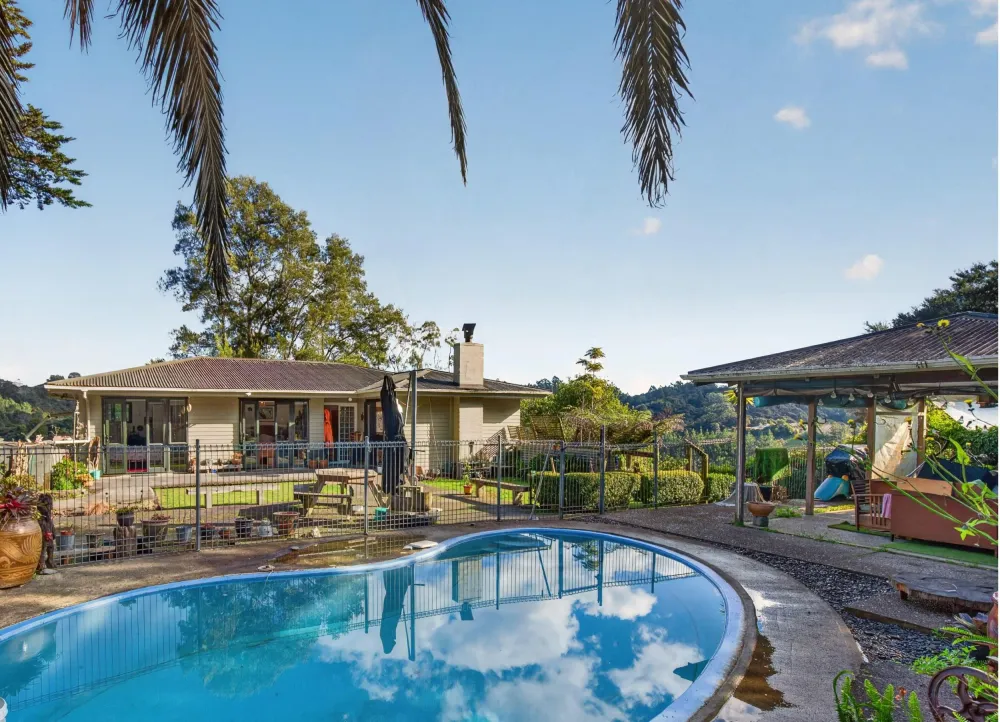 Photos of 1242 East Coast Road