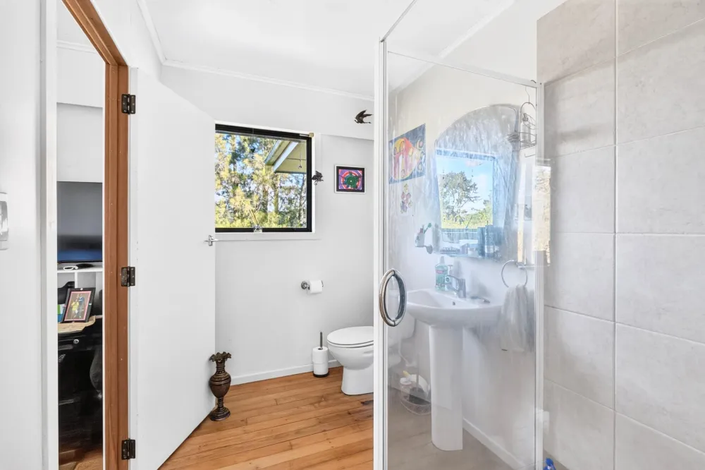 Photos of 1242 East Coast Road