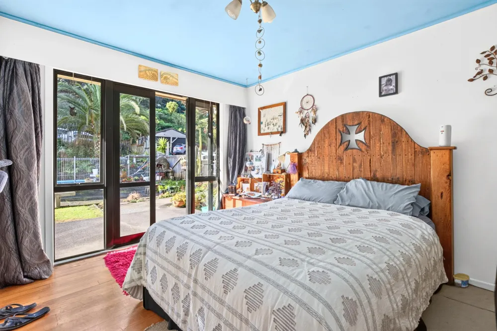 Photos of 1242 East Coast Road