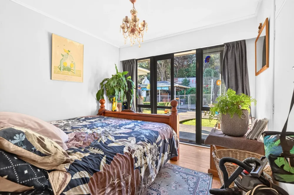 Photos of 1242 East Coast Road