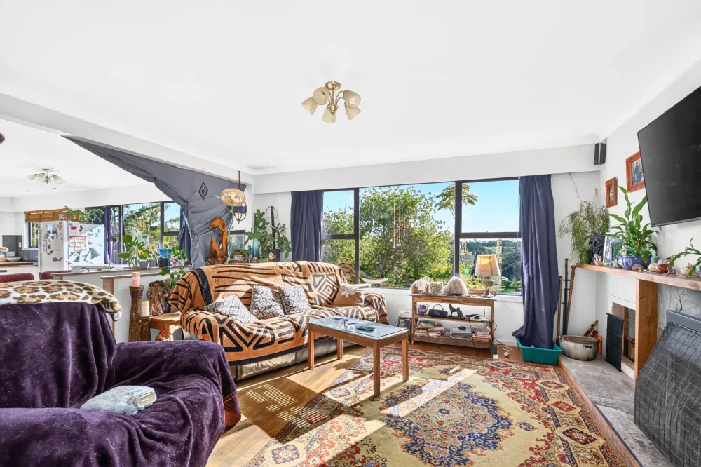 Photos of 1242 East Coast Road