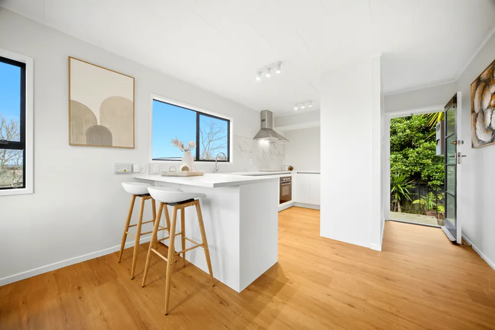 Photos of 40 Holmes Drive South