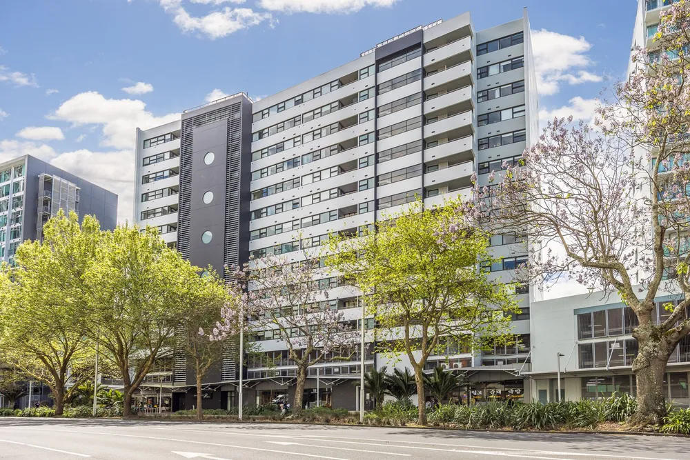 Photos of 906/18 Beach Road