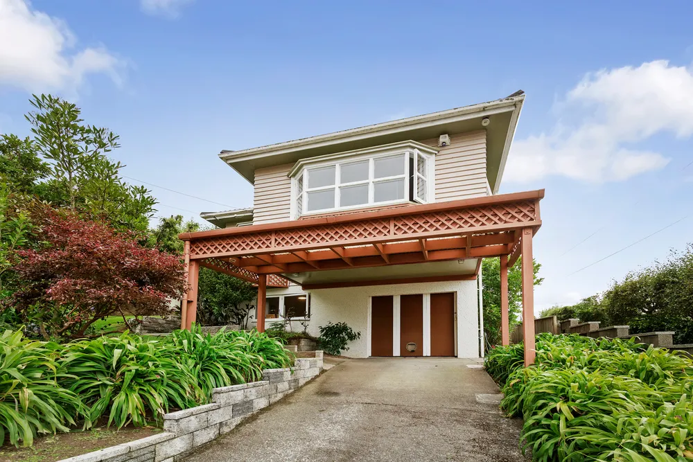 Photos of 64 Larsen Crescent