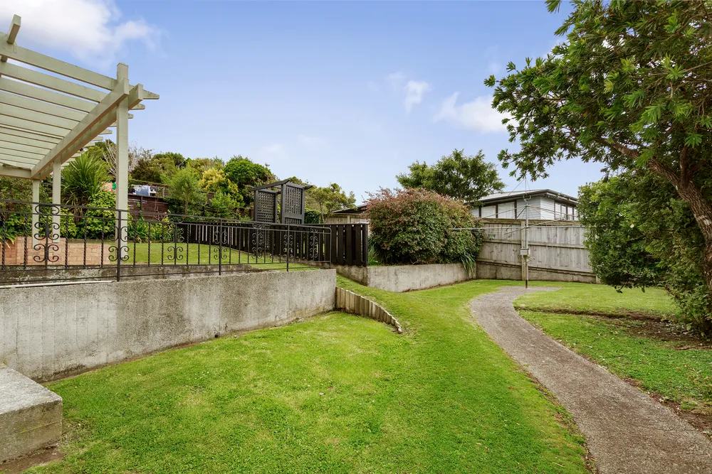 Photos of 64 Larsen Crescent