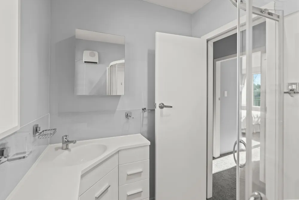 Photos of 27 Rowley Avenue