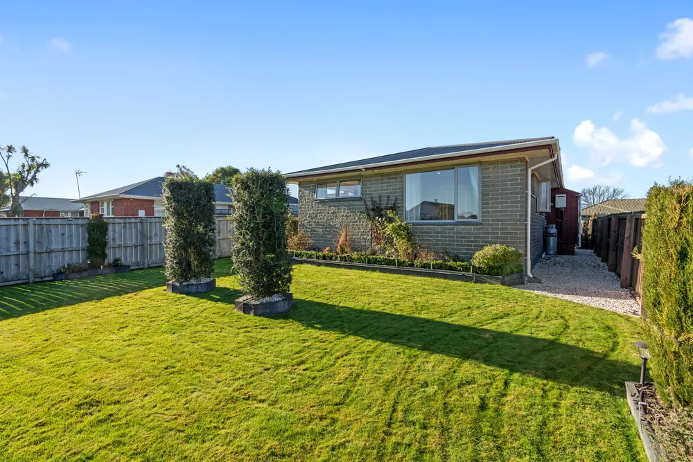 Photos of 27 Rowley Avenue