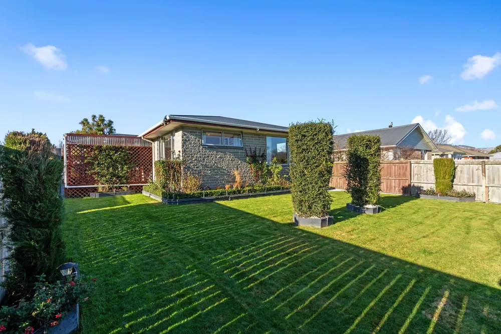 Photos of 27 Rowley Avenue