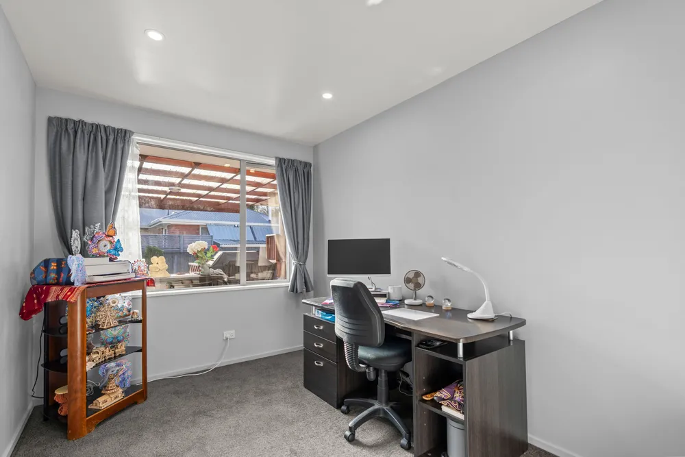 Photos of 27 Rowley Avenue