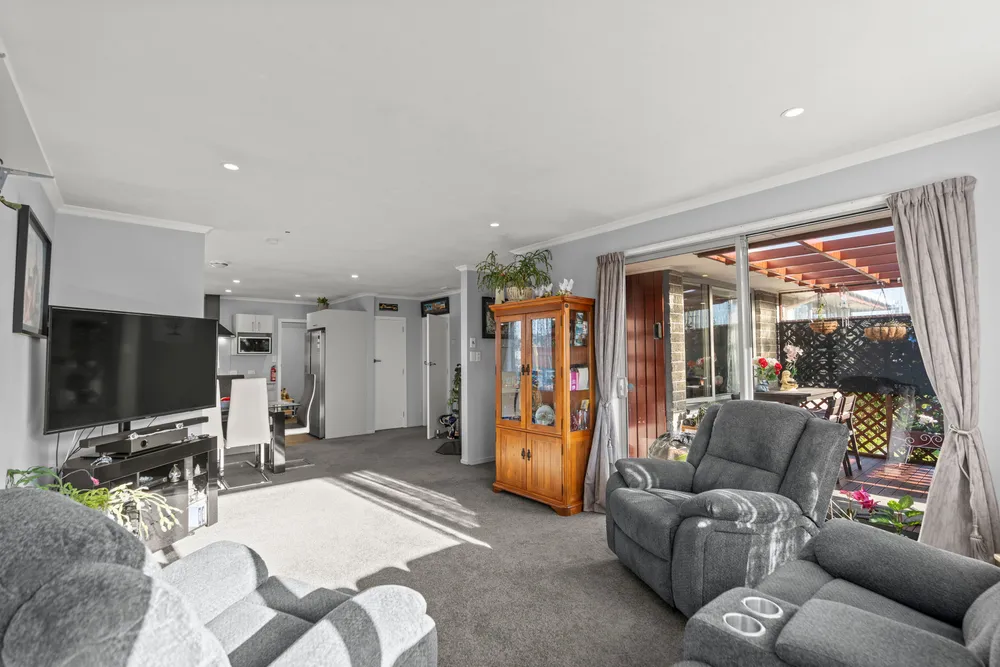 Photos of 27 Rowley Avenue