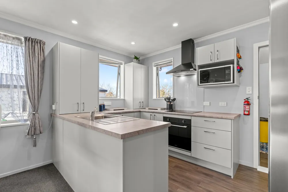 Photos of 27 Rowley Avenue