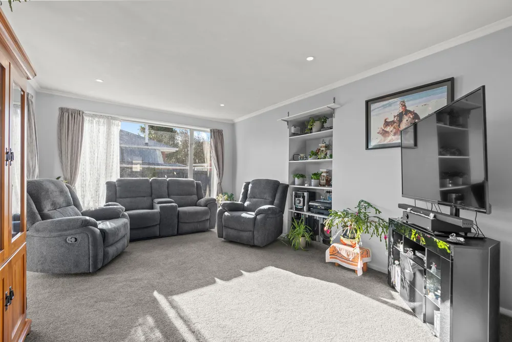 Photos of 27 Rowley Avenue