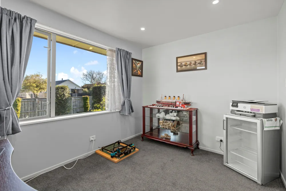 Photos of 27 Rowley Avenue