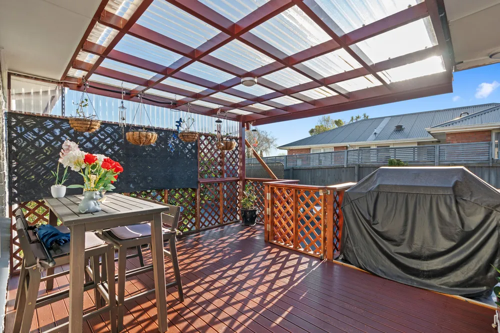 Photos of 27 Rowley Avenue