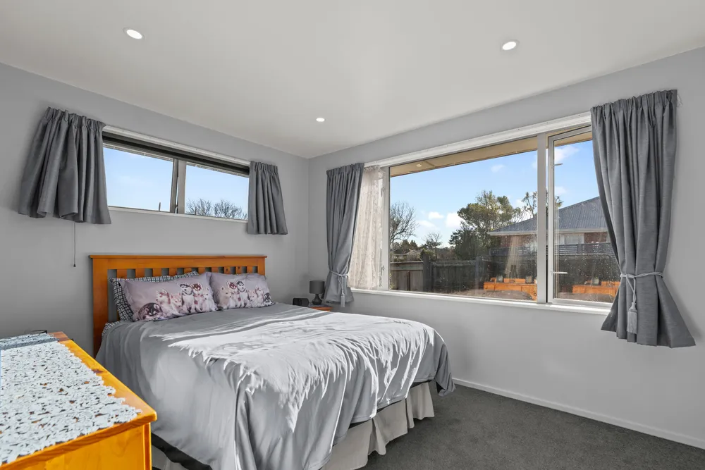 Photos of 27 Rowley Avenue