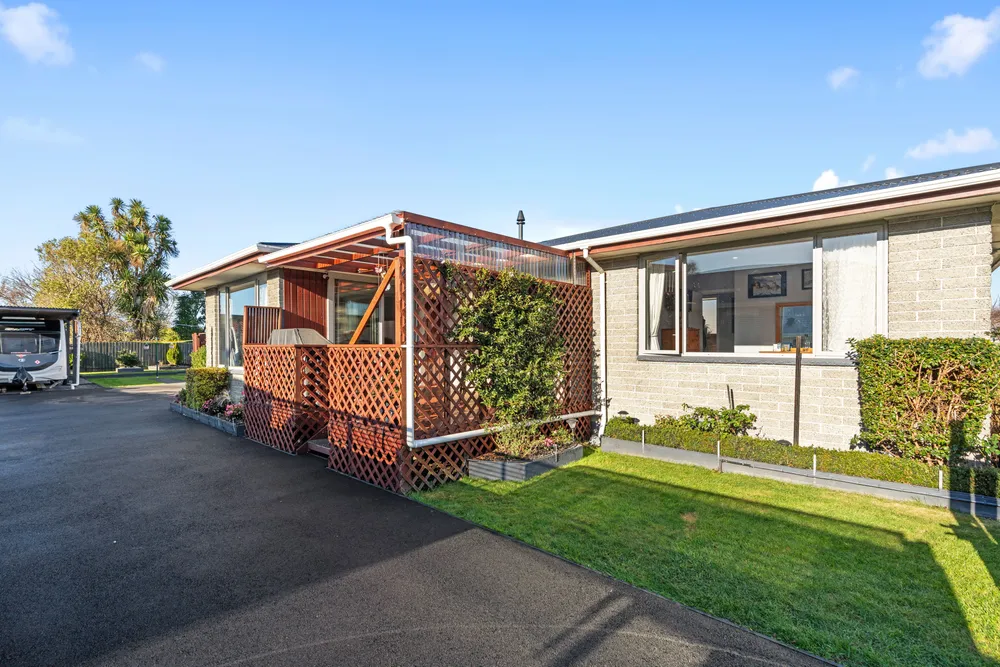 Photos of 27 Rowley Avenue