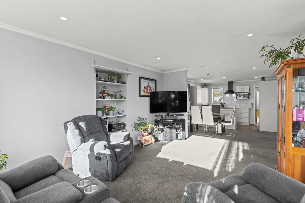 Photos of 27 Rowley Avenue