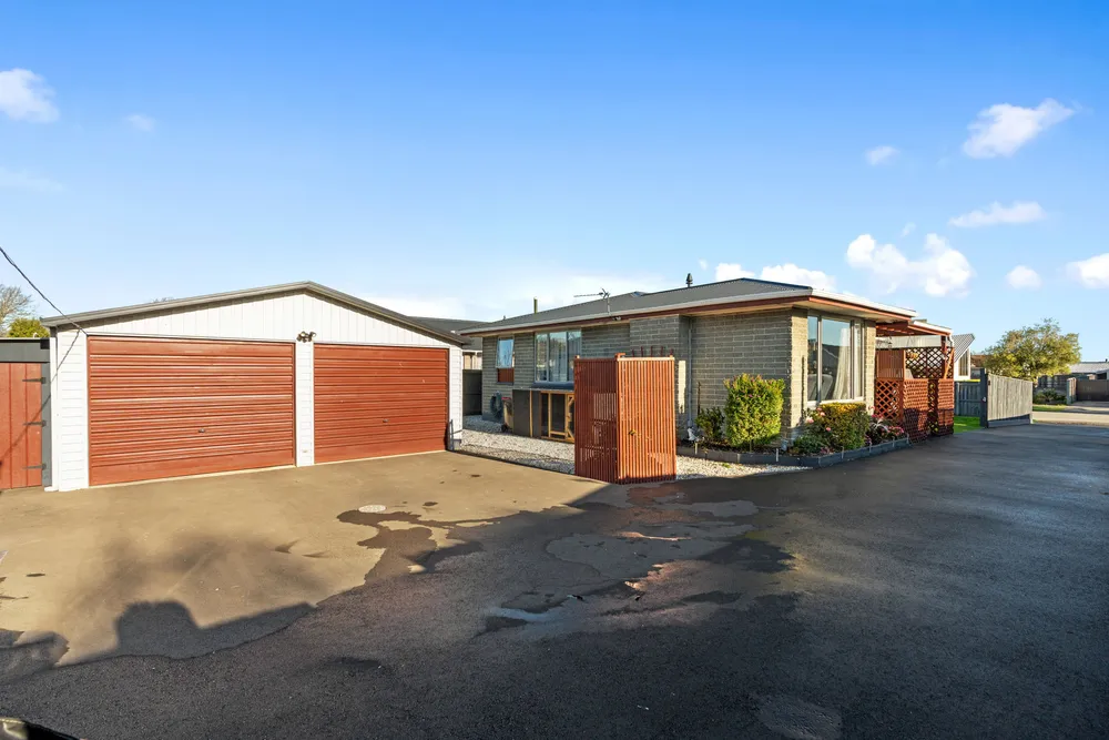Photos of 27 Rowley Avenue