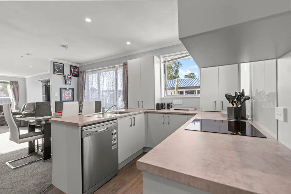 Photos of 27 Rowley Avenue