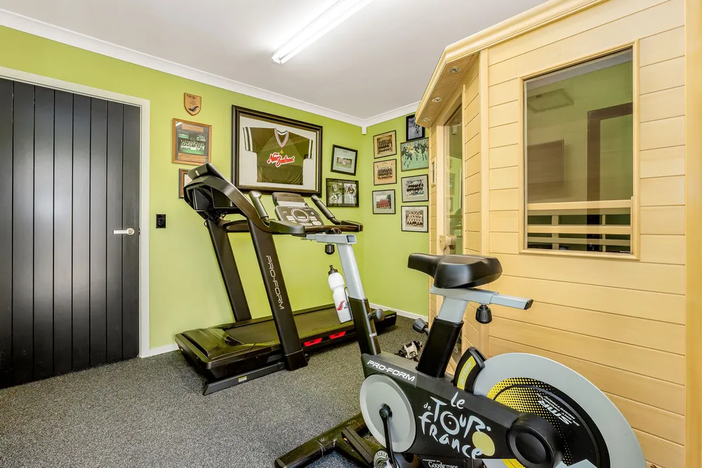 Photos of 15 Glenorchy Way