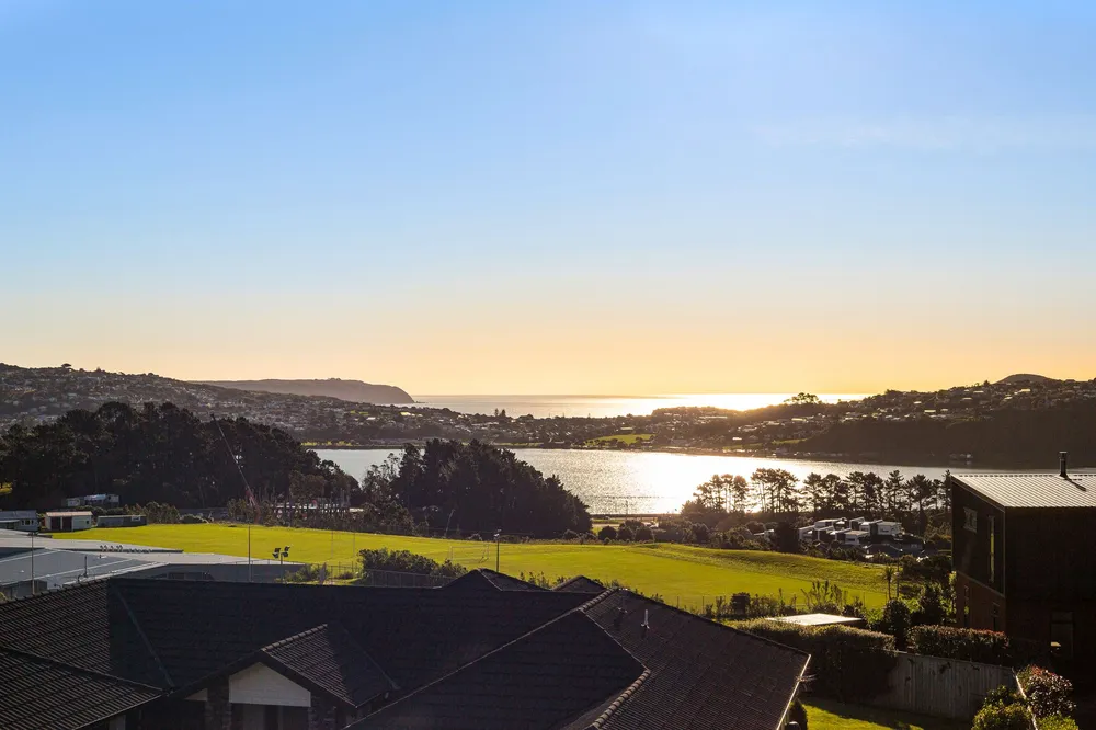 Photos of 15 Glenorchy Way