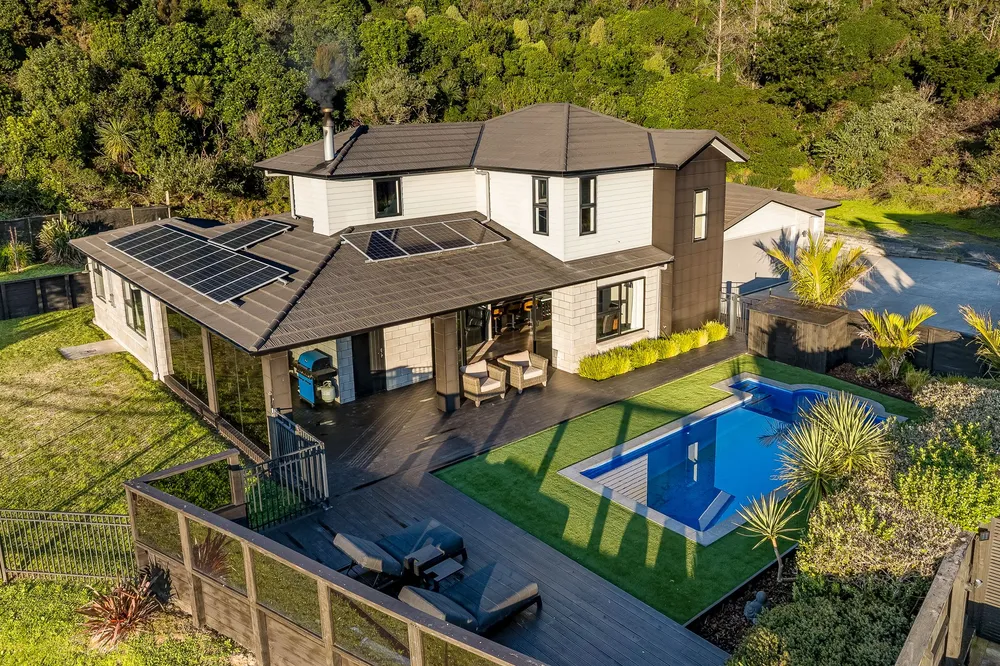 Photos of 15 Glenorchy Way