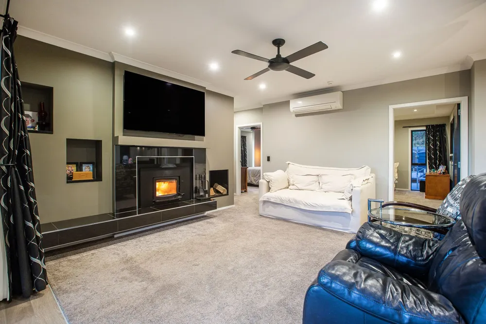 Photos of 15 Glenorchy Way