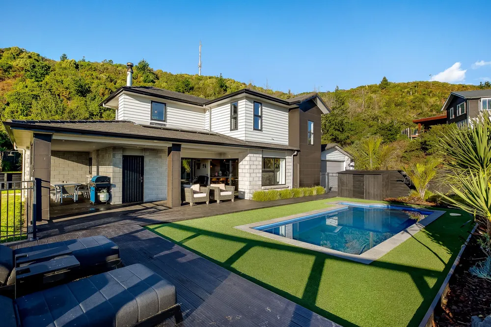 Photos of 15 Glenorchy Way