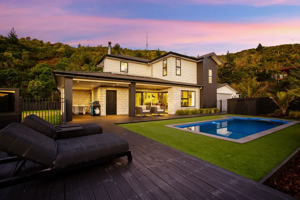 Photos of 15 Glenorchy Way