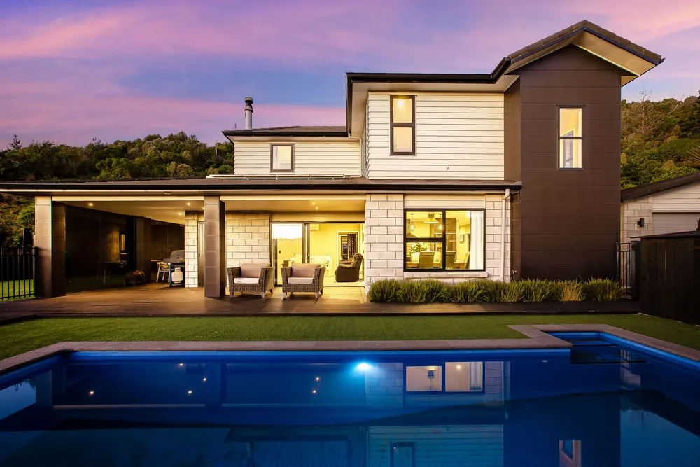 Photos of 15 Glenorchy Way