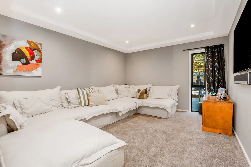 Photos of 15 Glenorchy Way