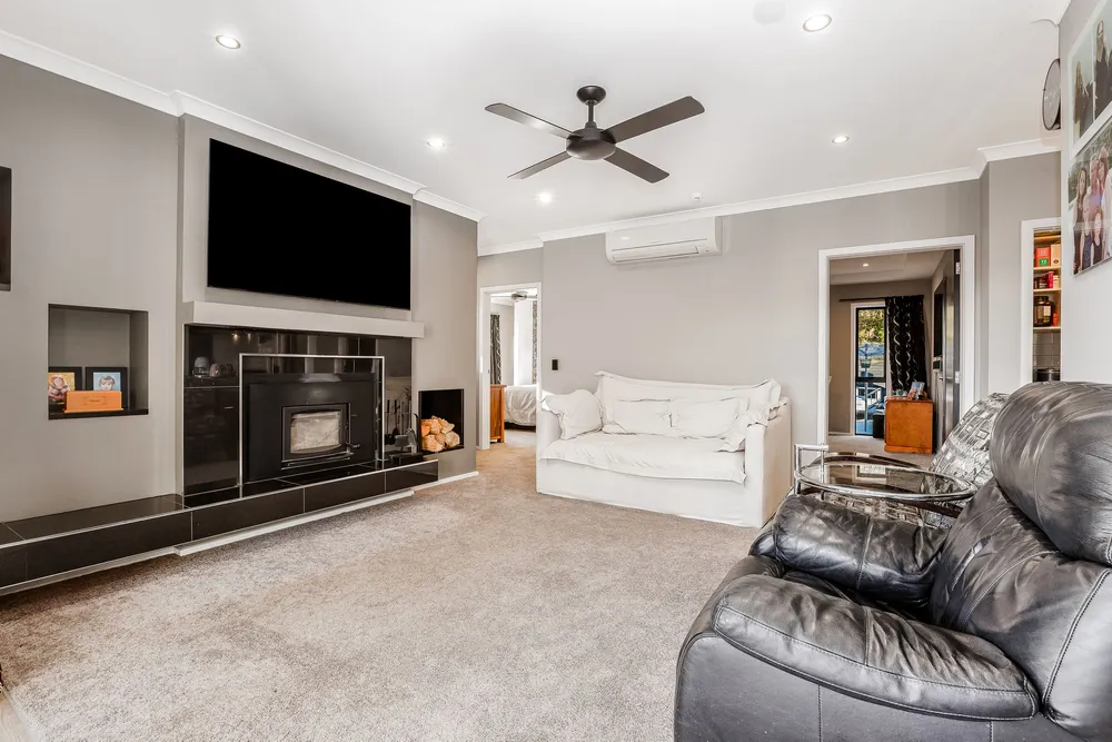Photos of 15 Glenorchy Way