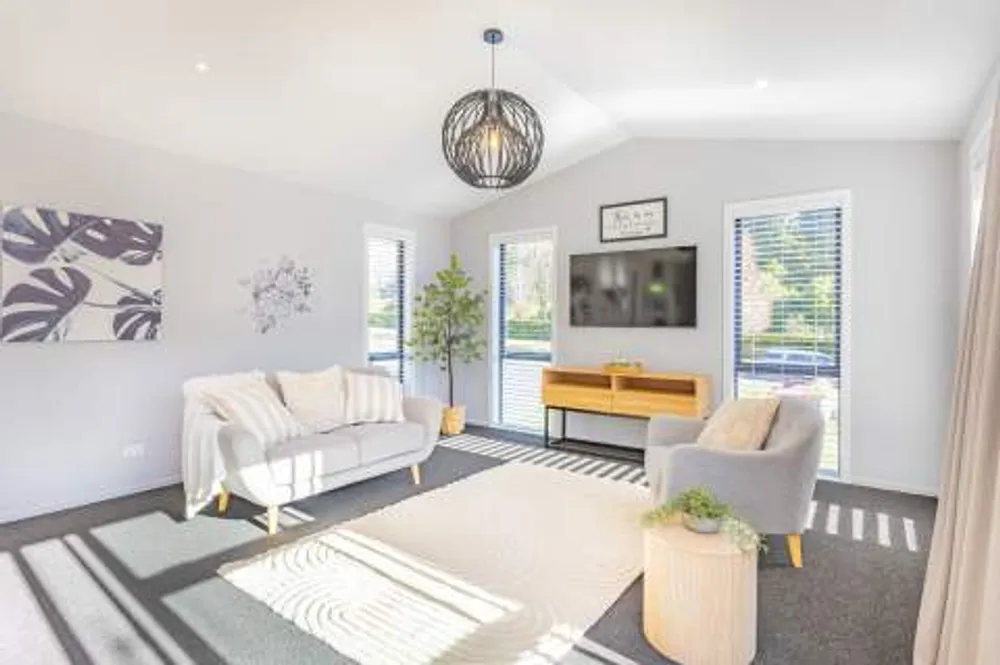 Photos of 291 Lakes Boulevard