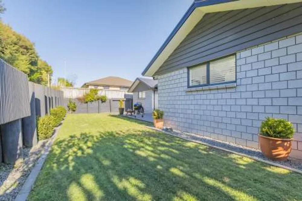 Photos of 291 Lakes Boulevard