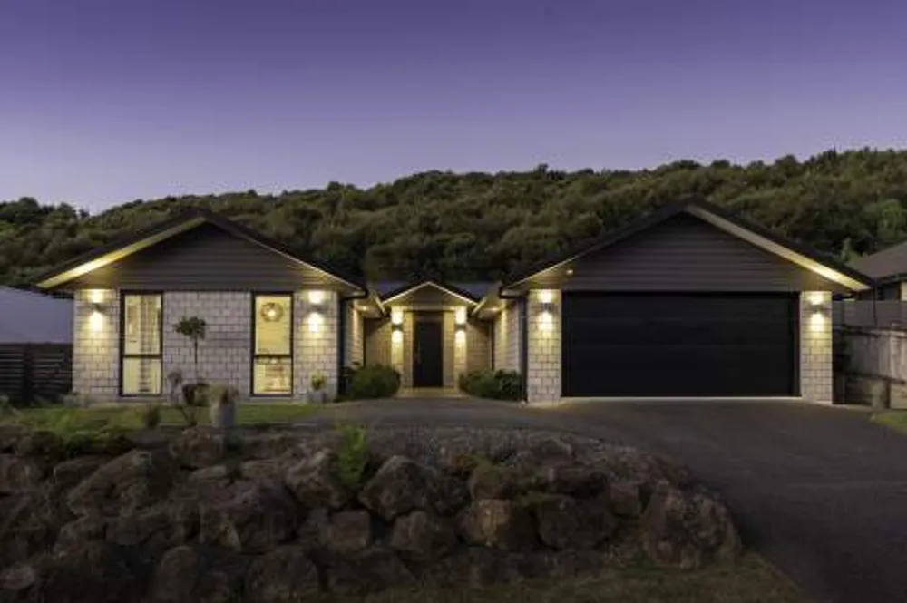 Photos of 291 Lakes Boulevard