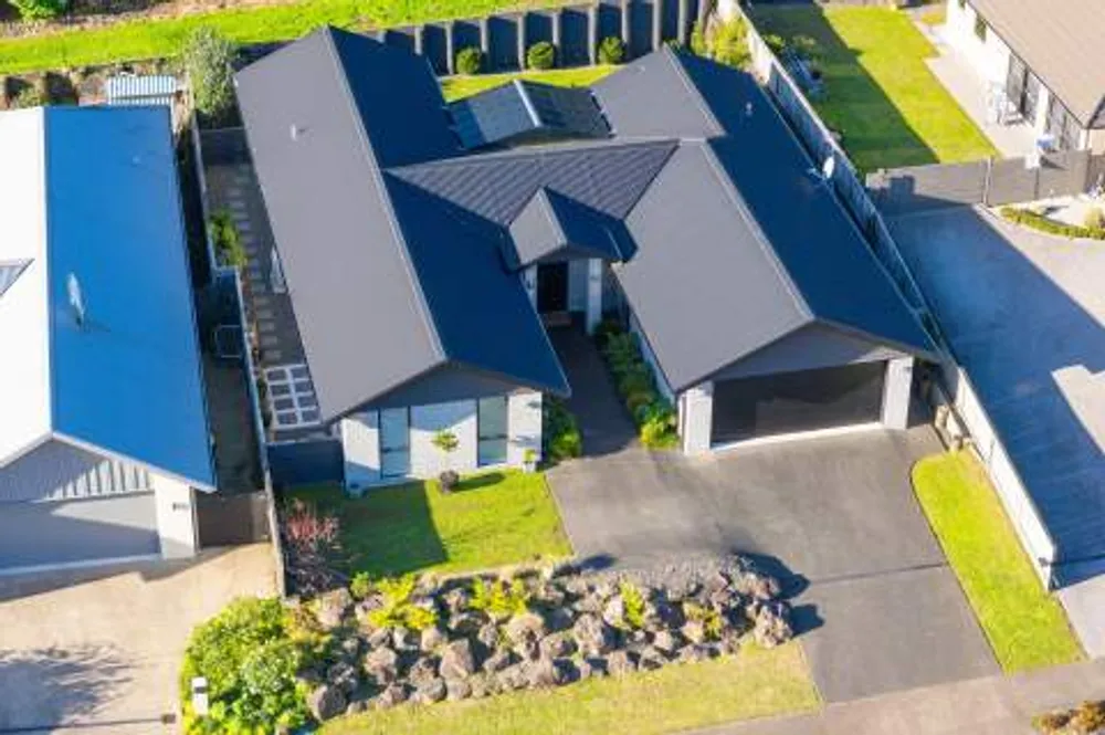 Photos of 291 Lakes Boulevard