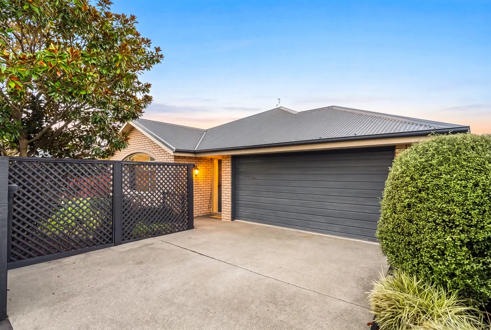 Photos of 54 Rosebery Street