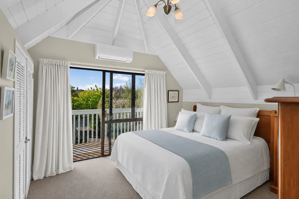 Photos of 24C Charles Dickens Drive