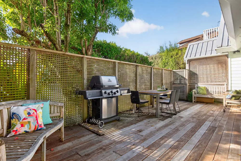 Photos of 24C Charles Dickens Drive
