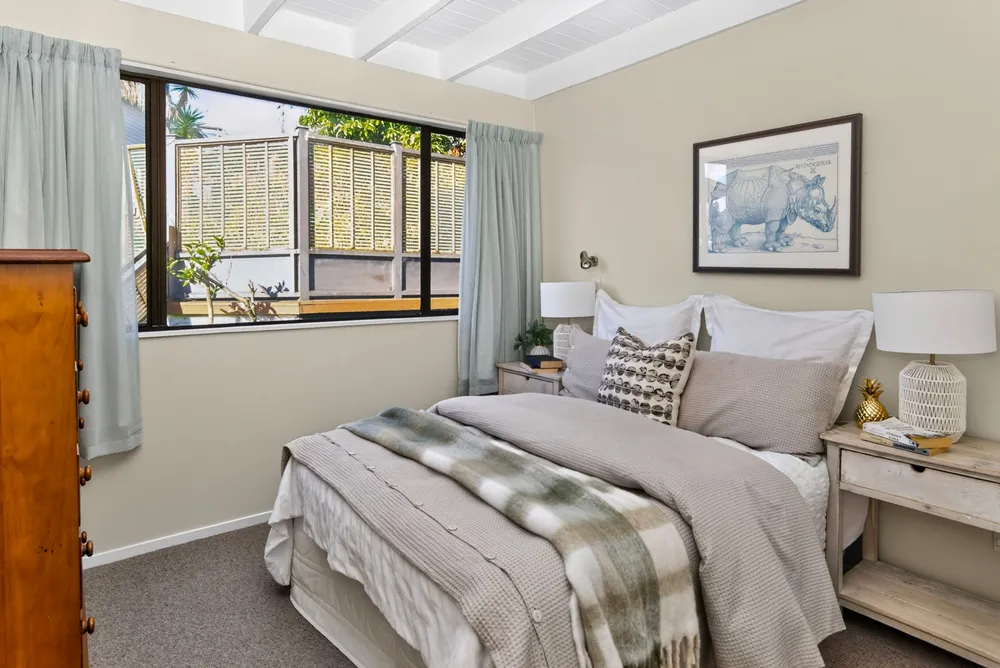 Photos of 24C Charles Dickens Drive