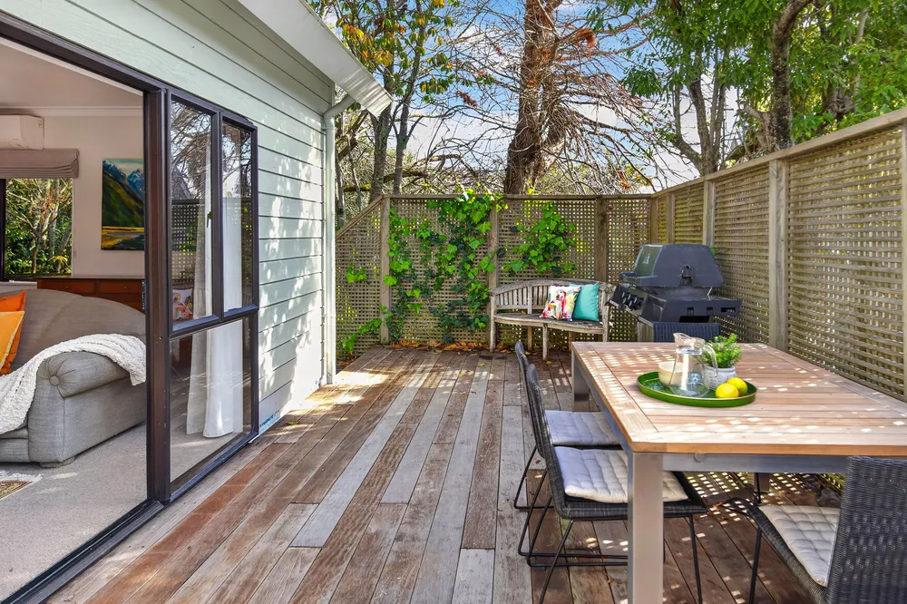 Photos of 24C Charles Dickens Drive