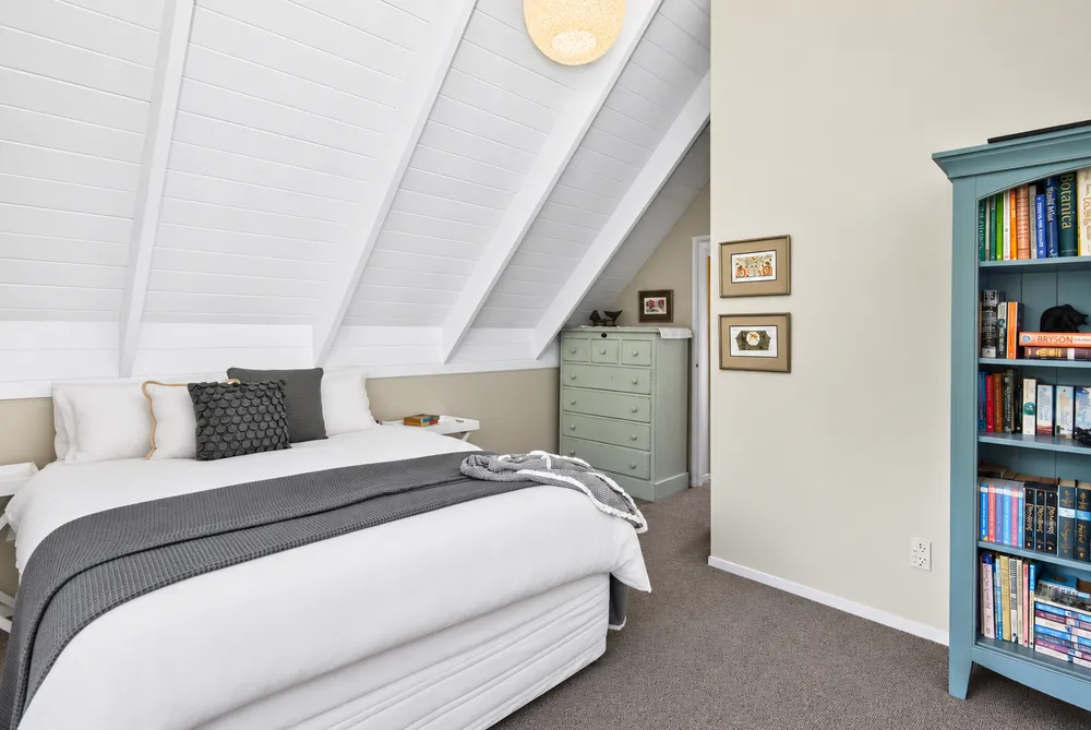 Photos of 24C Charles Dickens Drive