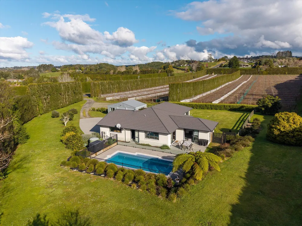 Photos of 640 Esdaile Road