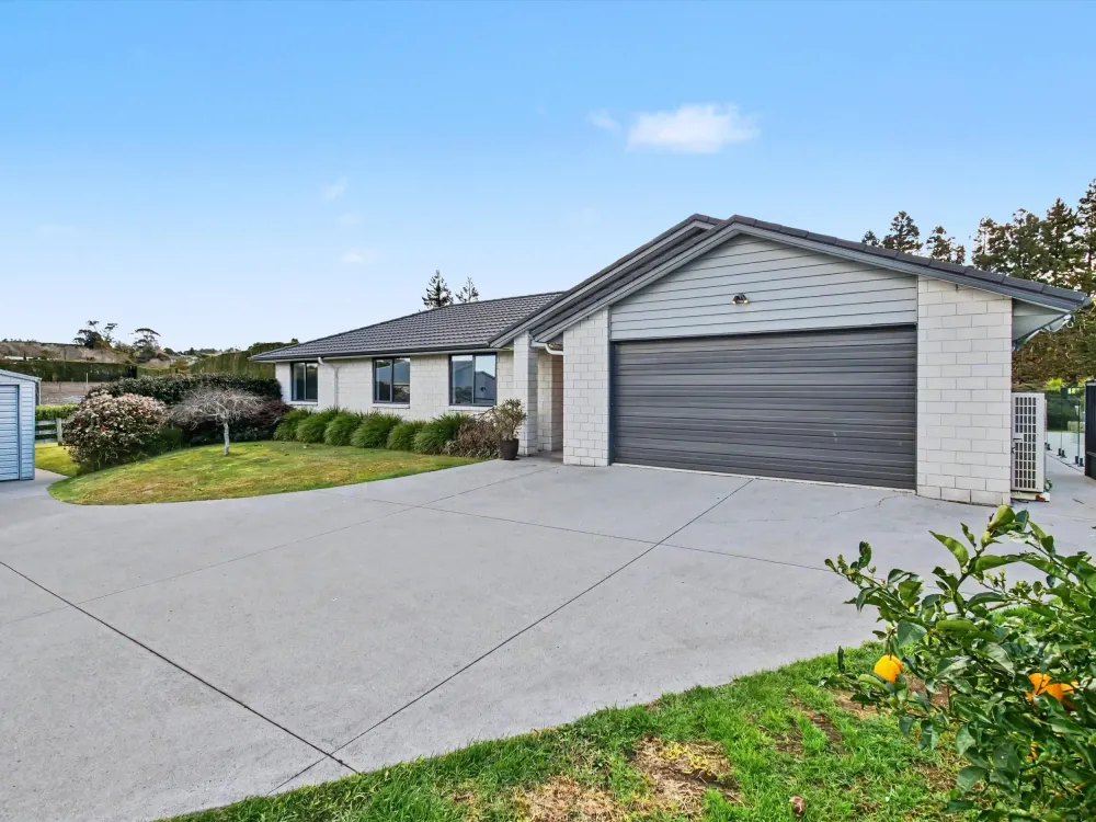 Photos of 640 Esdaile Road