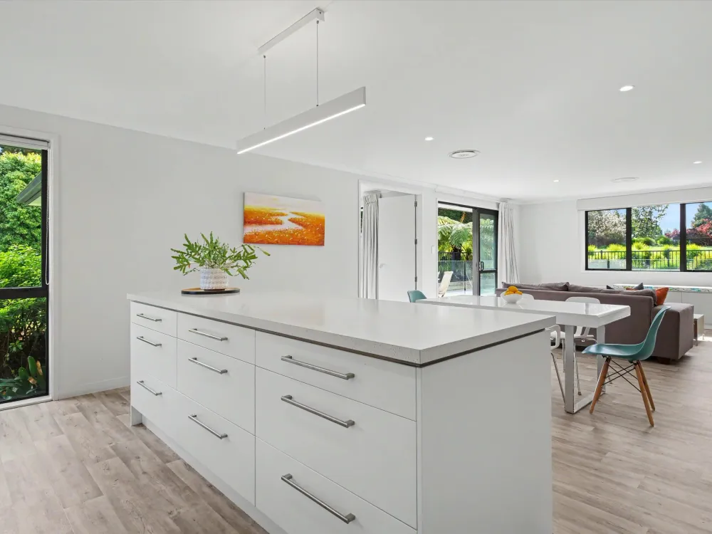 Photos of 640 Esdaile Road