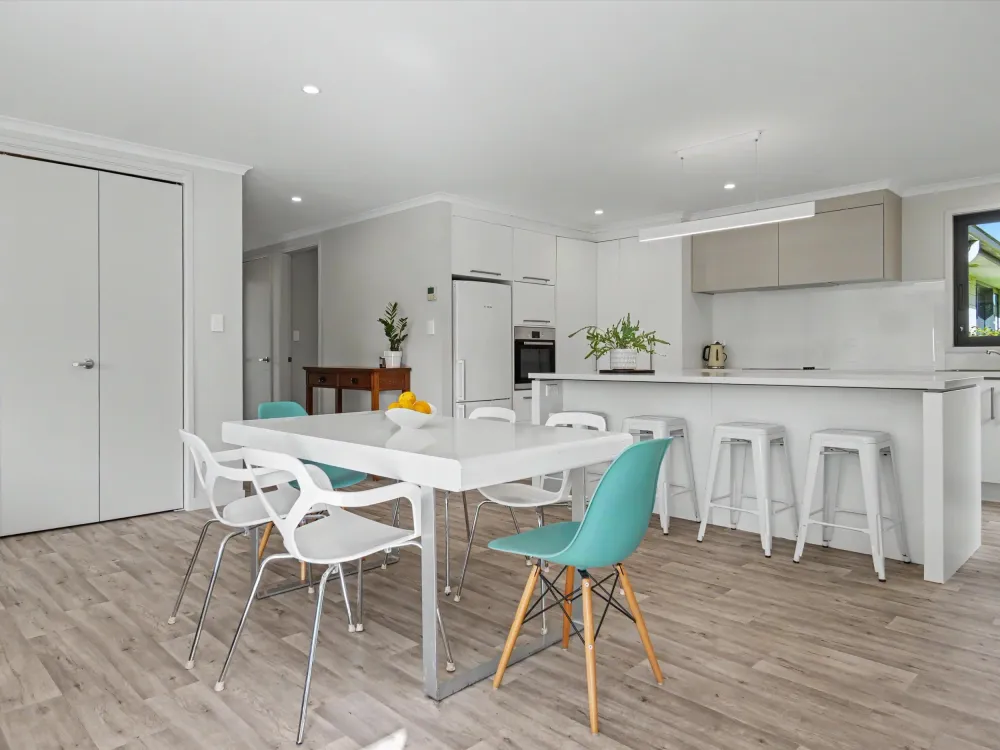 Photos of 640 Esdaile Road