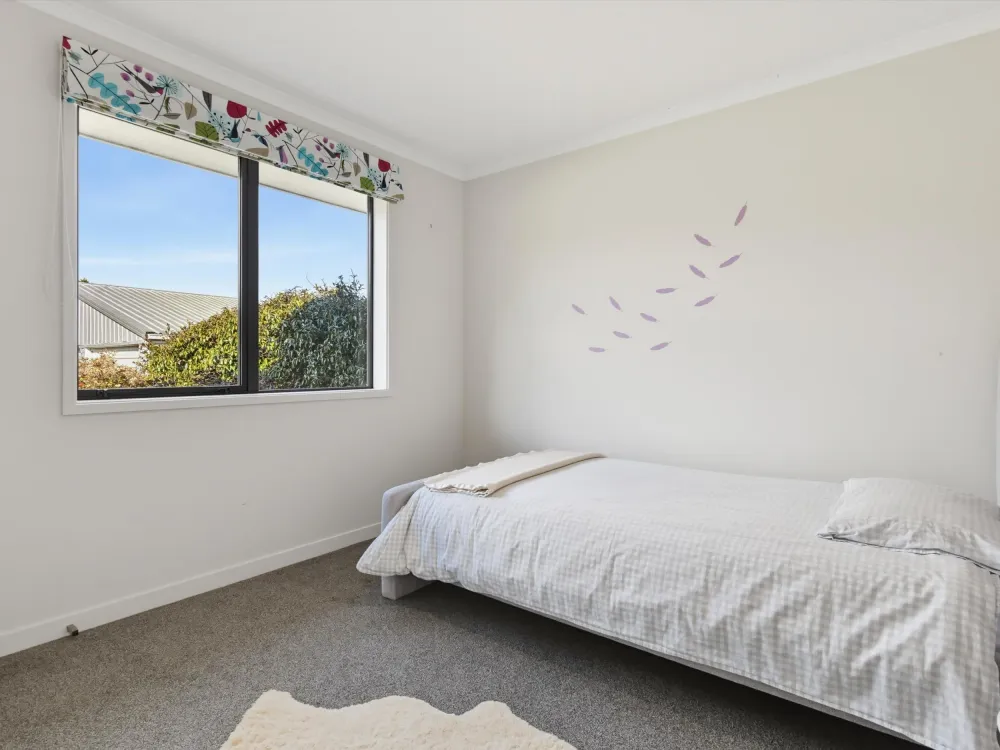 Photos of 640 Esdaile Road